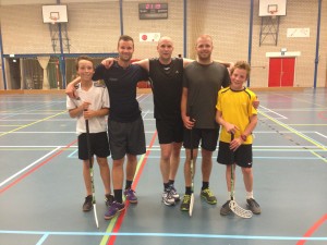 Team C, het winnende team. Van links naar rechts: Joris, Twan, Onkel Johan, Rick en Max van H.